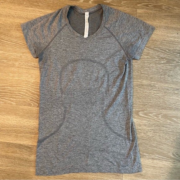 Lululemon swiftly tee - Picture 2 of 3